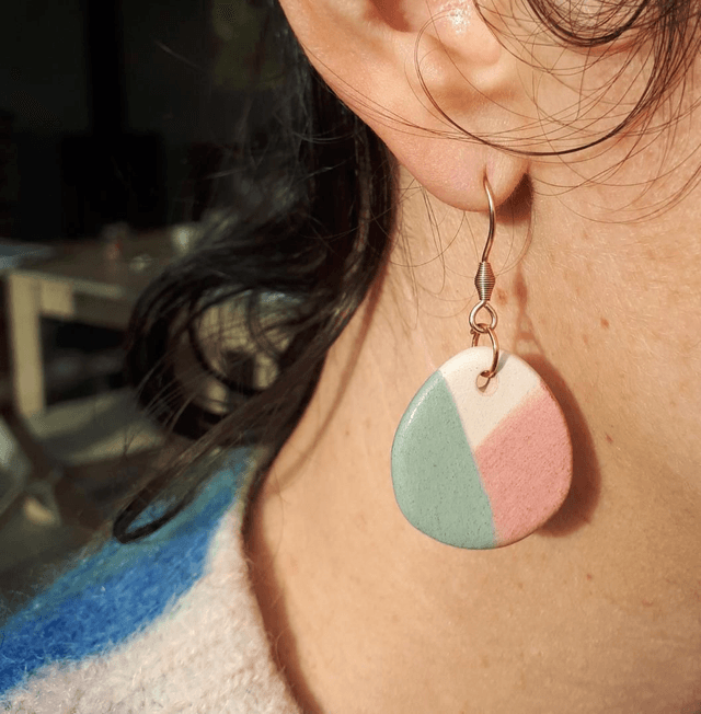 Boucles d&#039;oreilles bicolores 